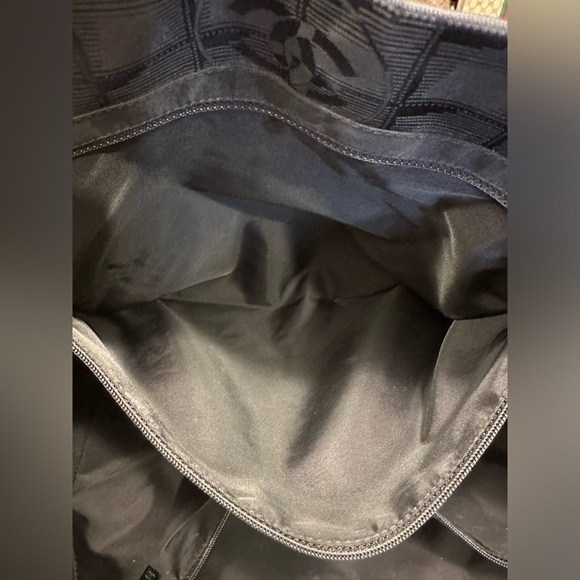 *Sold* Chanel black tote - Picture 9 of 11